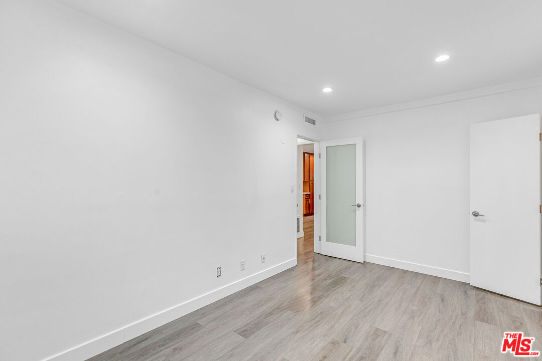 1837 North La Brea Avenue, Unit 2 Los Angeles, CA 90046 - Photo 11 of 19 a view of an empty room