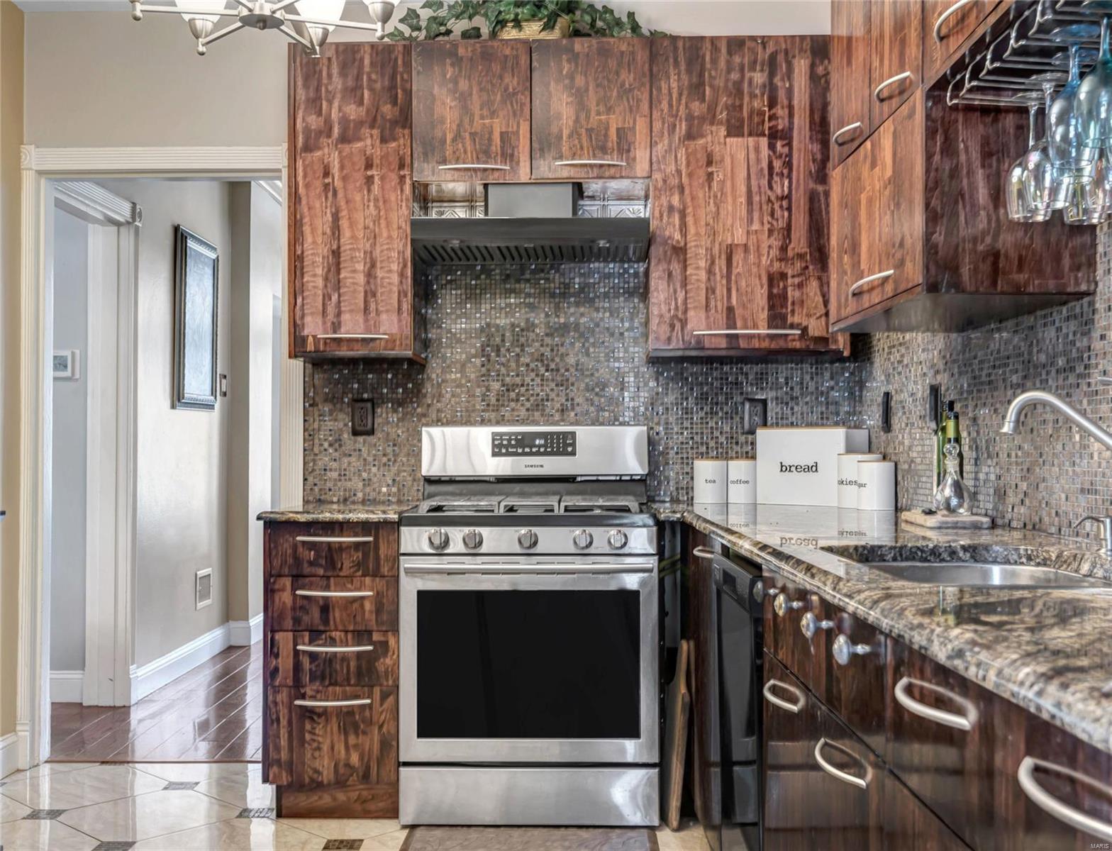 4721 Rosa Avenue St. Louis, MO 63116 - Photo 2 of 31