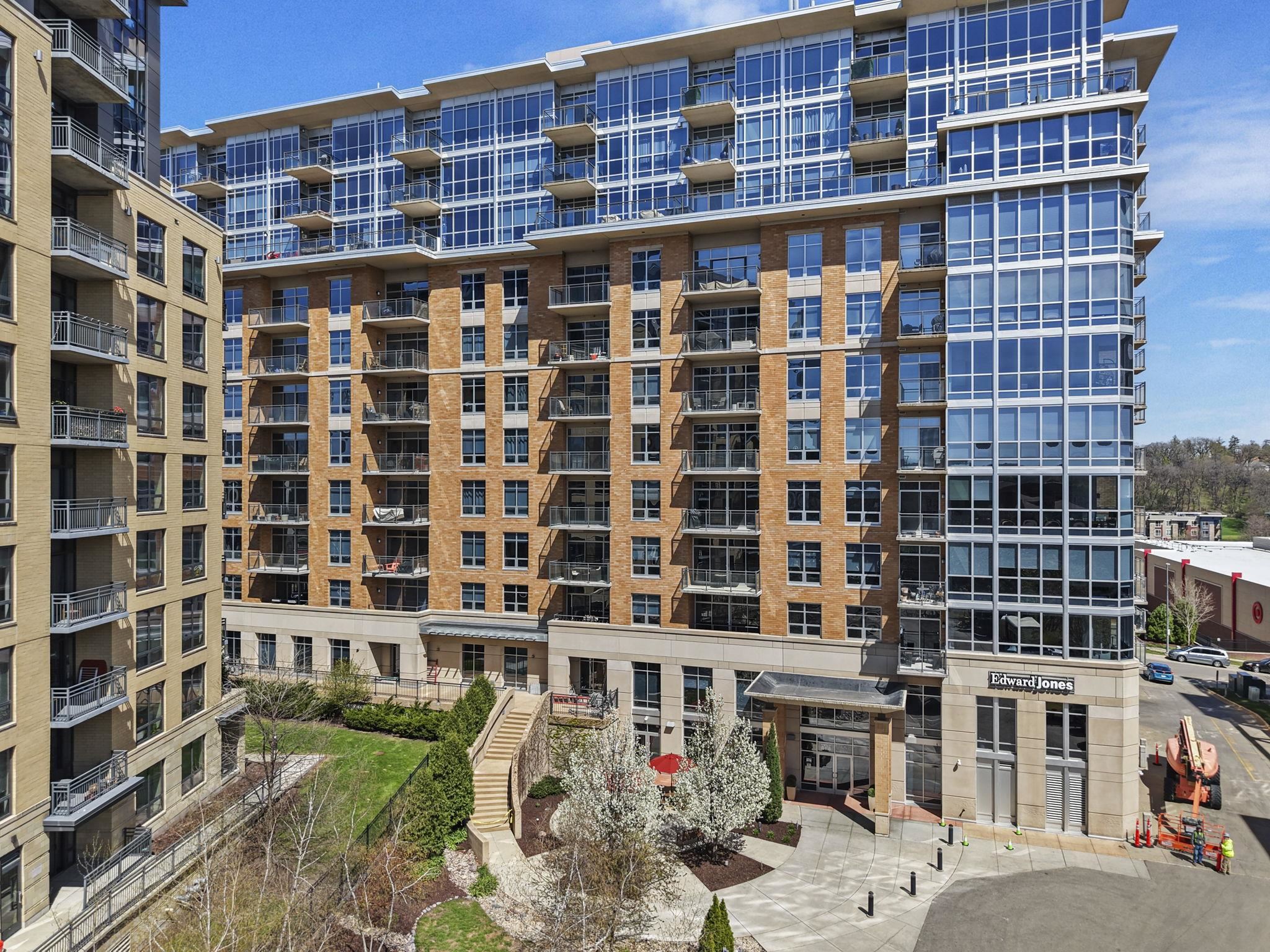 625 North Segoe Road, Unit 1004 Madison, WI 53705 - Photo 4 of 57