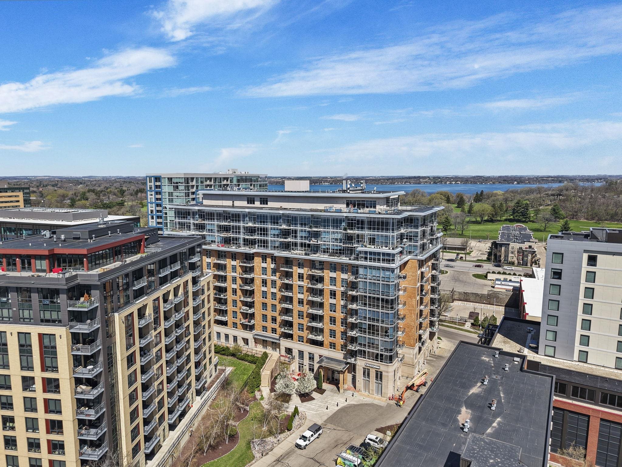 625 North Segoe Road, Unit 1004 Madison, WI 53705 - Photo 8 of 57