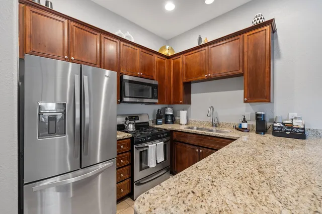 $331,950 | 50590 Santa Rosa Plaza, Unit 1, La Quinta, CA 92253