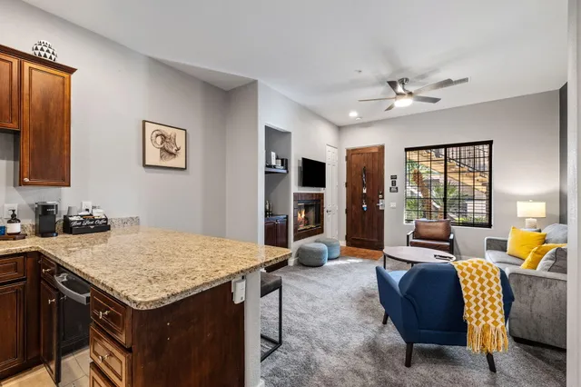 $331,950 | 50590 Santa Rosa Plaza, Unit 1, La Quinta, CA 92253