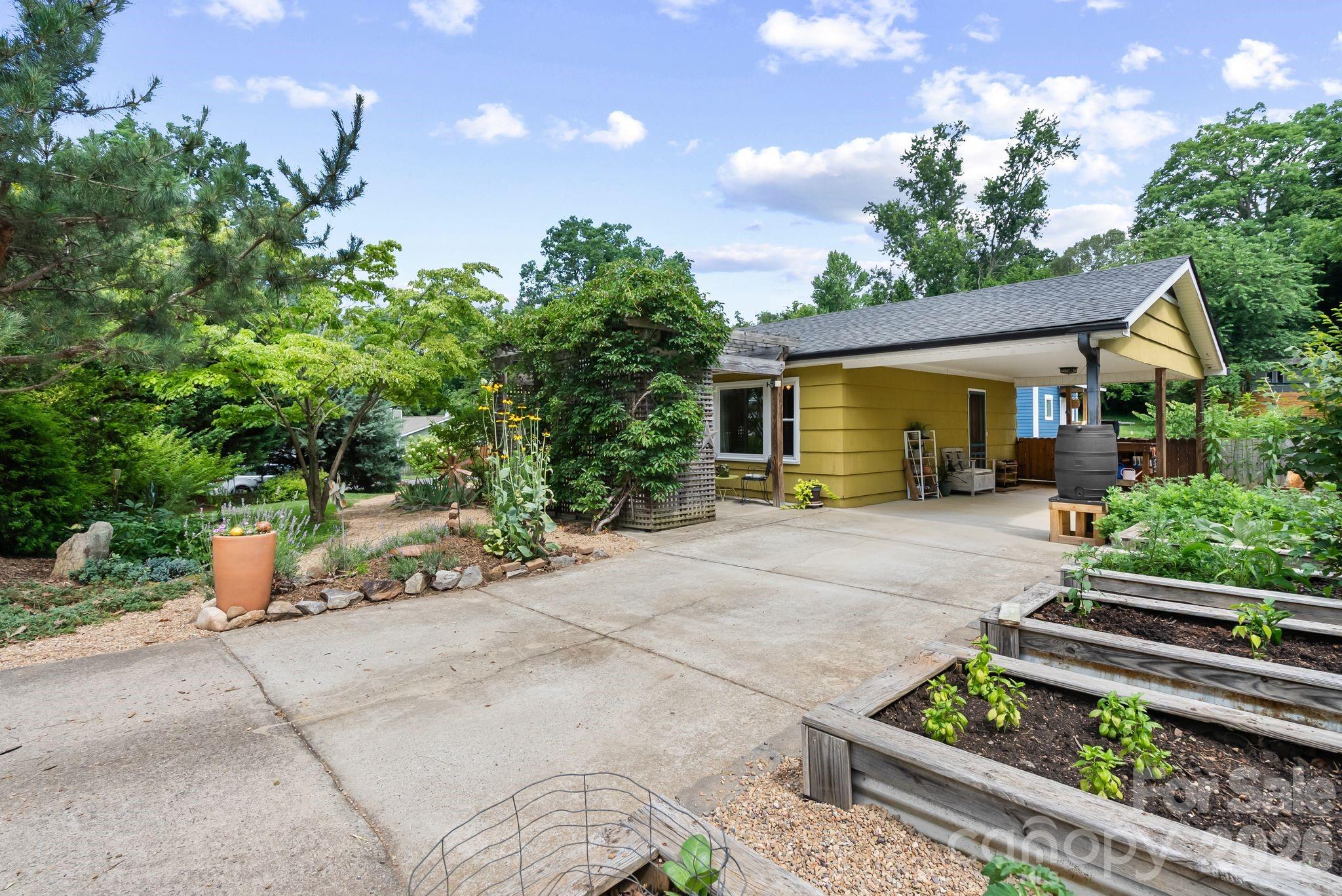 321 Sulphur Springs Road Asheville, NC 28806 - Photo 4 of 48