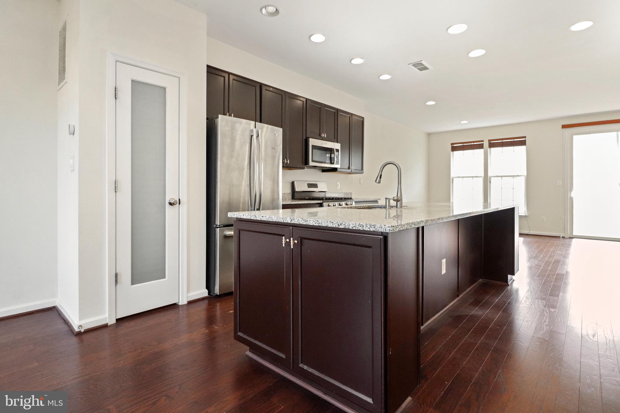 8942 Dahlgren Ridge Road Manassas, VA 20111 - Photo 8 of 40