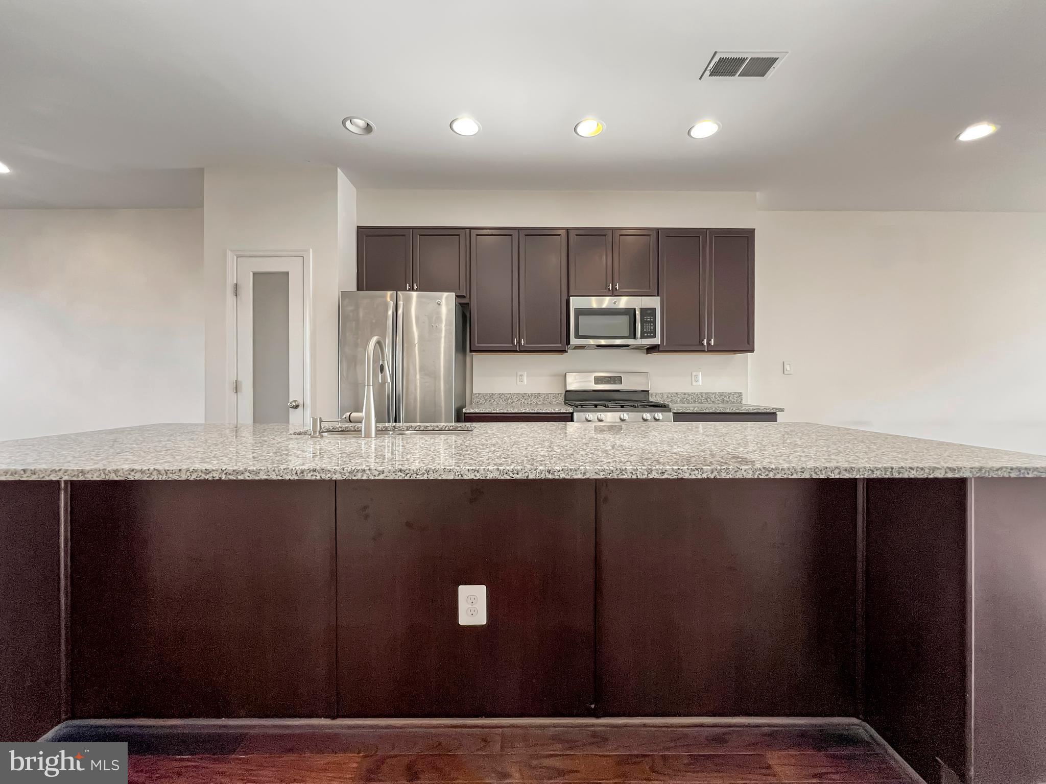 8942 Dahlgren Ridge Road Manassas, VA 20111 - Photo 10 of 40