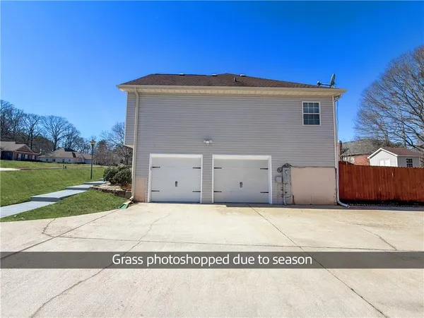 a view of a house with a yard