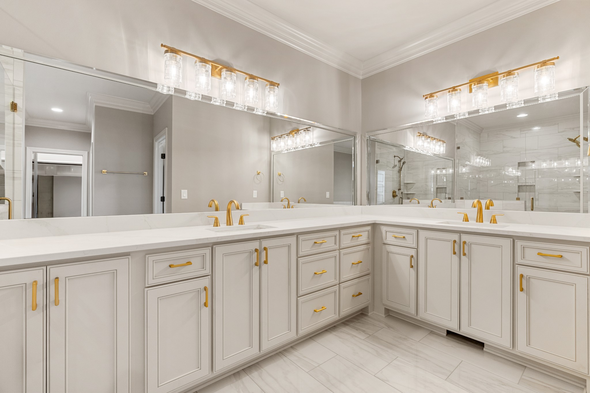 4818 Hickory Ridge Road Lebanon, TN 37087 - Photo 20 of 73 a spacious bathroom with a double vanity sink and a mirror