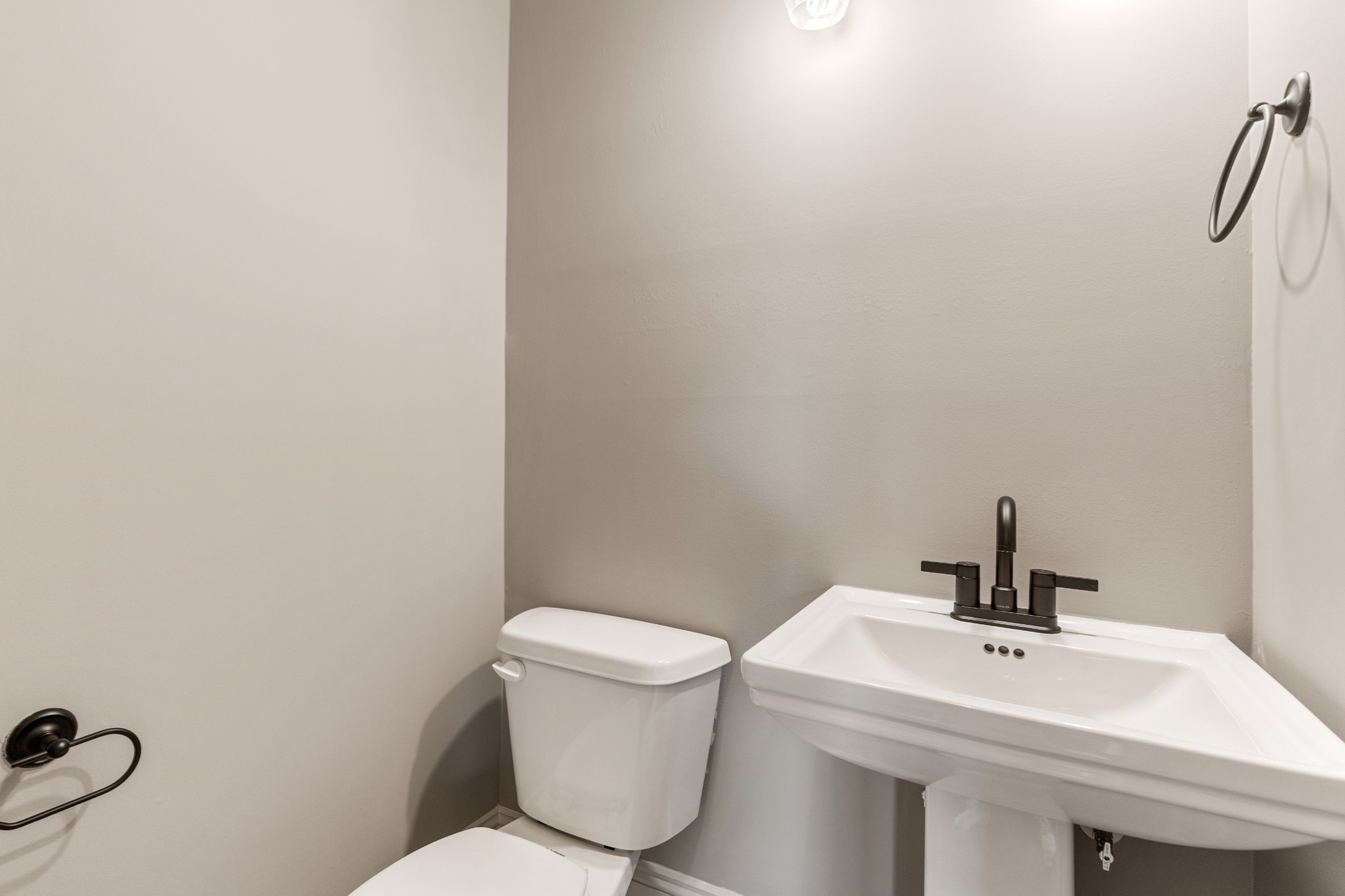 4818 Hickory Ridge Road Lebanon, TN 37087 - Photo 60 of 73 a bathroom with a sink and a toilet