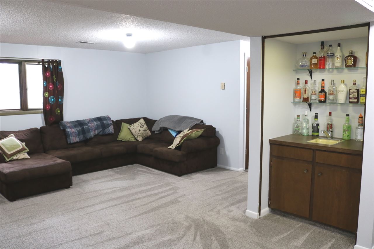 302 Washington Park Road Iowa City, IA 52245 - Photo 21 of 28 Gallery Image 21