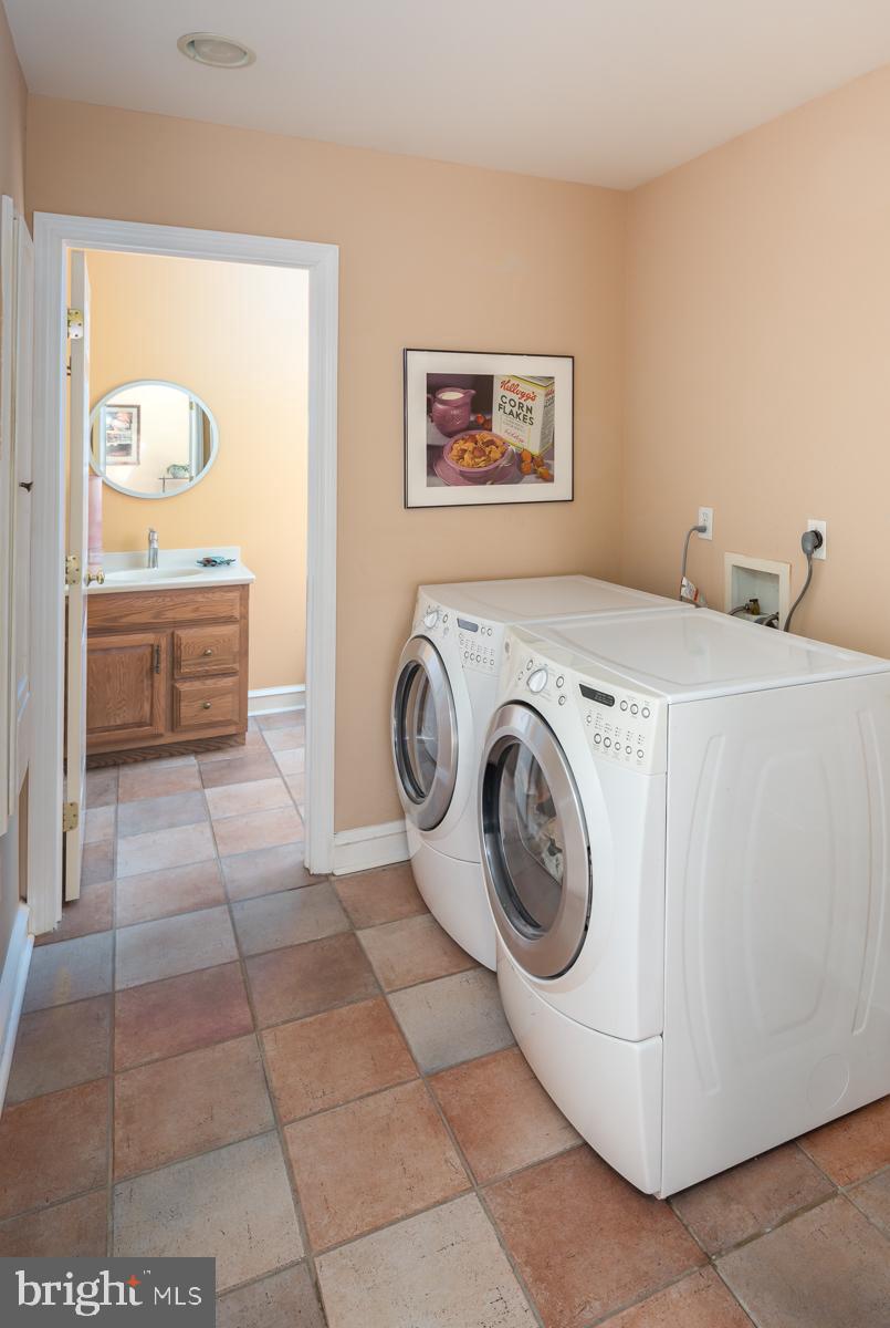 1237 Knox Road Wynnewood, PA 19096 - Photo 17 of 45