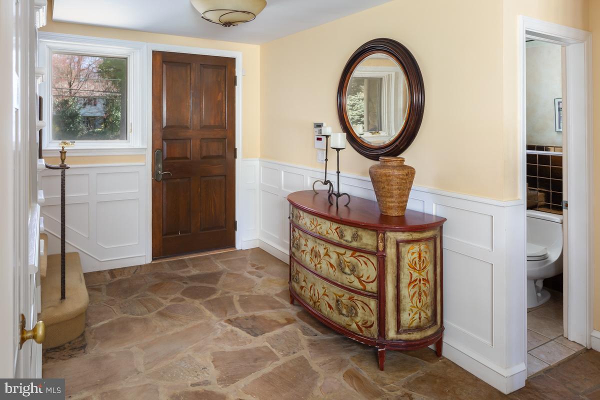 1237 Knox Road Wynnewood, PA 19096 - Photo 3 of 45