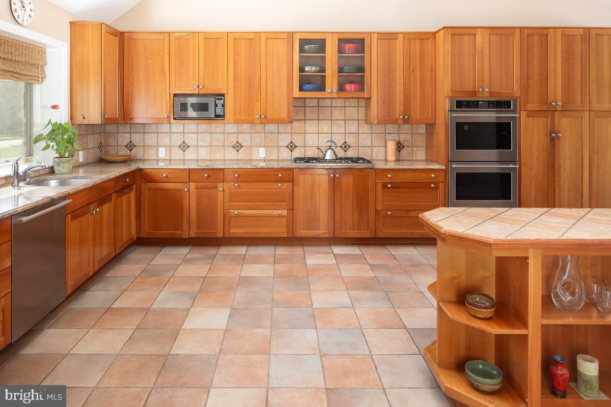 1237 Knox Road Wynnewood, PA 19096 - Photo 10 of 45