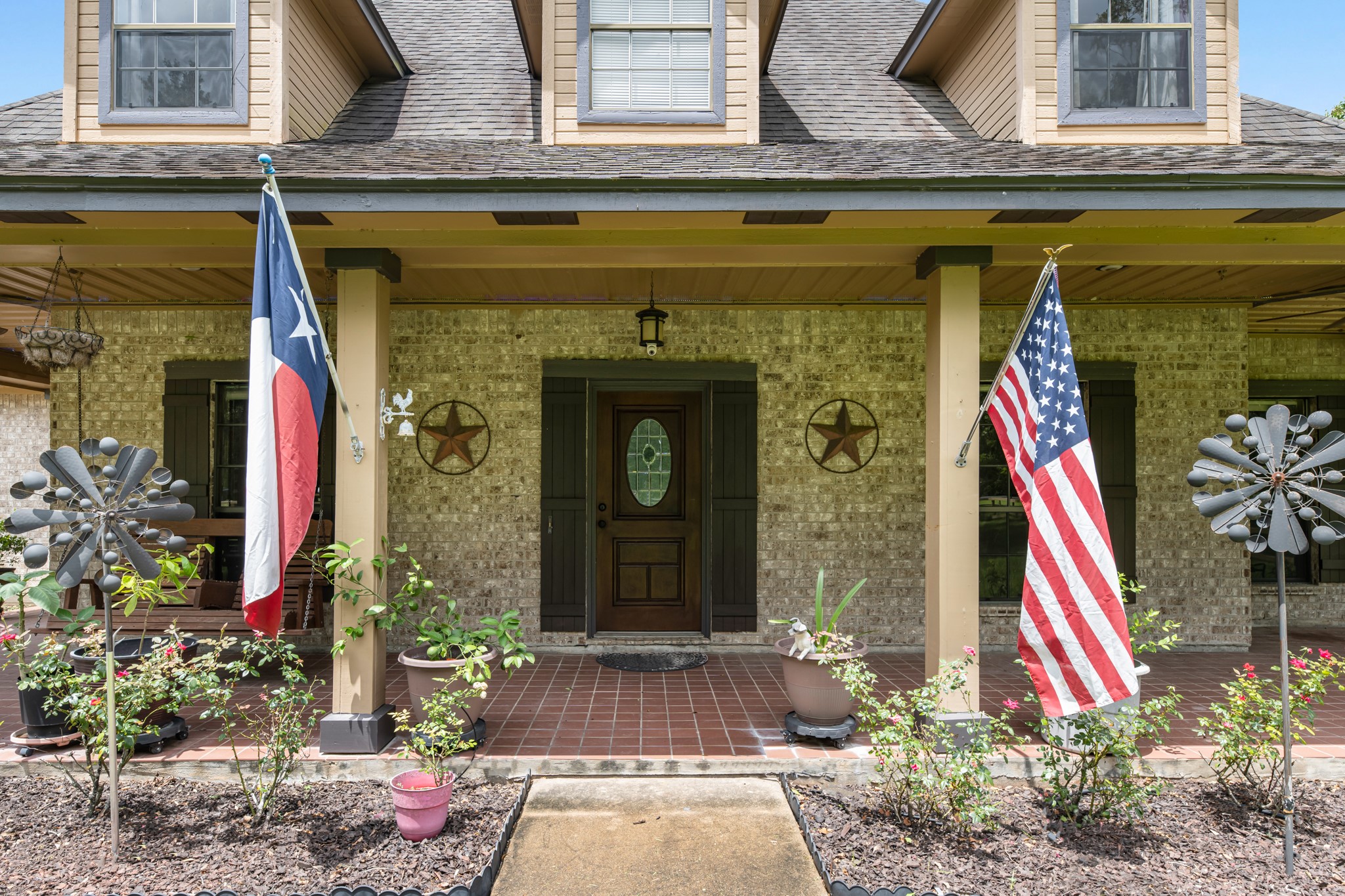 17126 County Road 39 Rosharon, TX 77583 - Photo 2 of 47 Grand entry with wraparound covered porches ready for your swings!