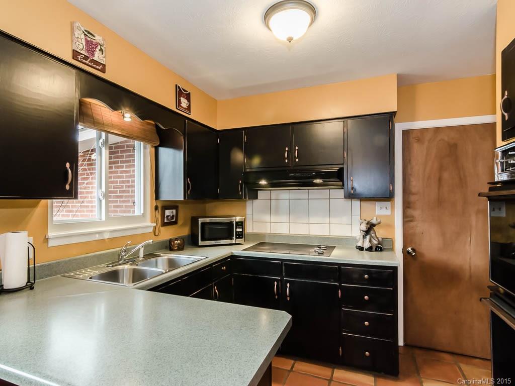 419 Rowland Rd. Swannanoa, NC 28778 - Photo 4 of 11 Gallery Image 4