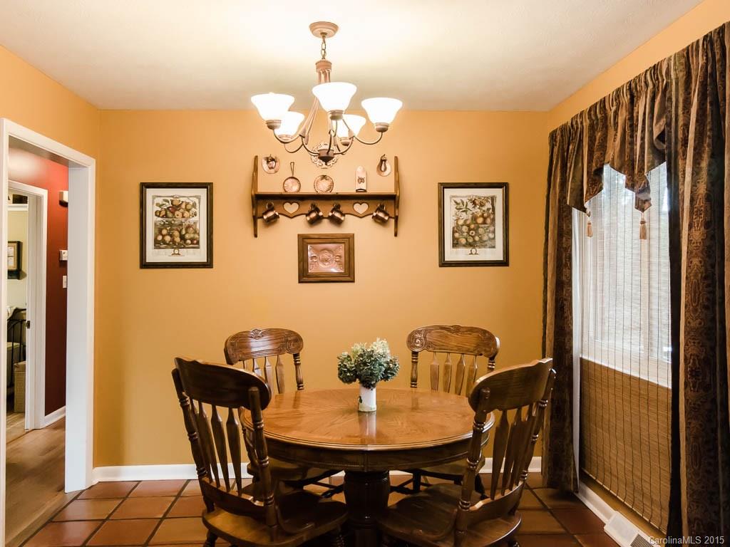 419 Rowland Rd. Swannanoa, NC 28778 - Photo 5 of 11 Gallery Image 5
