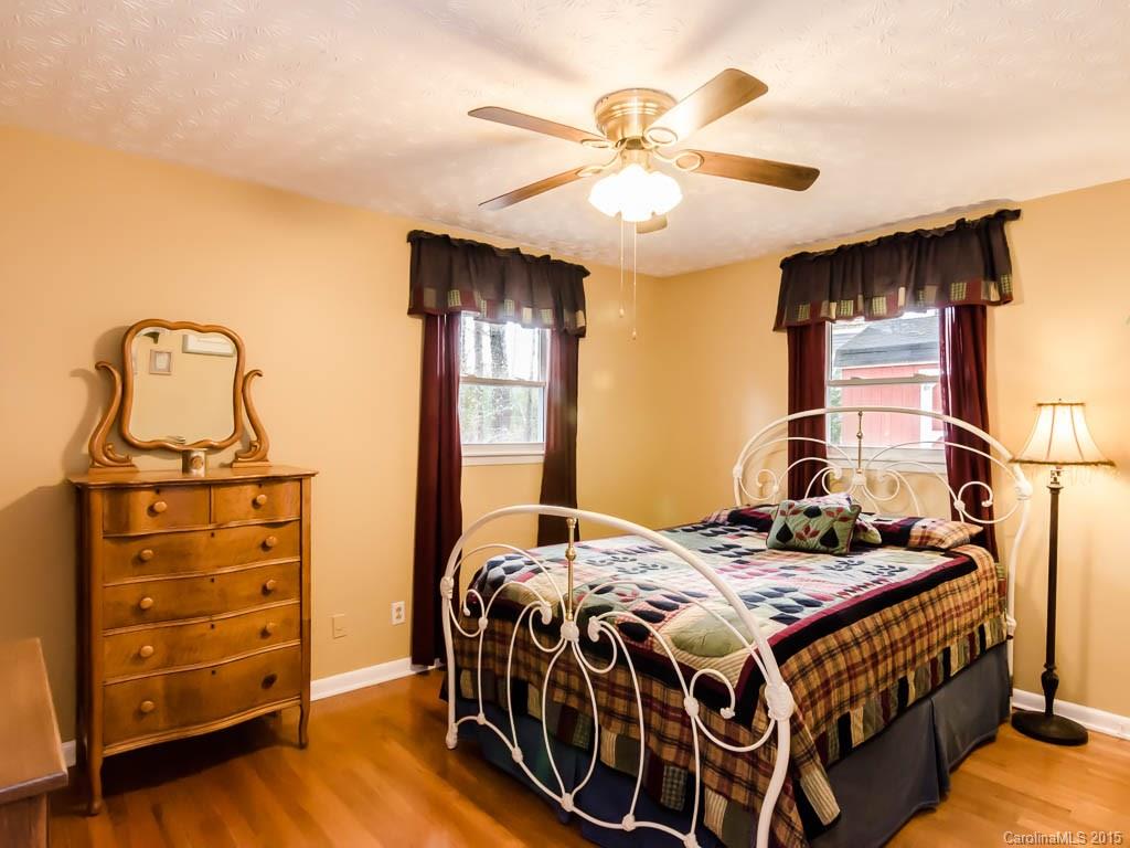 419 Rowland Rd. Swannanoa, NC 28778 - Photo 8 of 11 Gallery Image 8