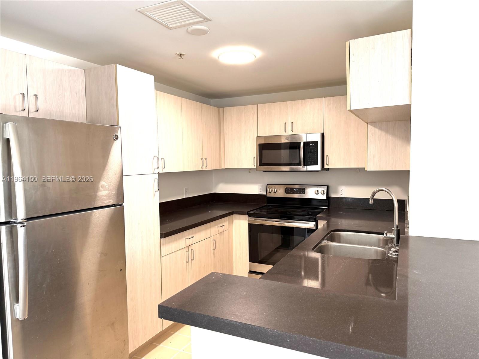 185 Southeast 14th Terrace, Unit 1807 Miami, FL 33131 - Photo 3 of 13