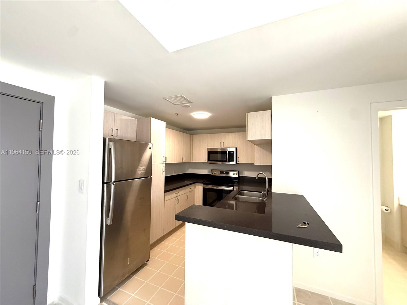 185 Southeast 14th Terrace, Unit 1807 Miami, FL 33131 - Photo 5 of 13