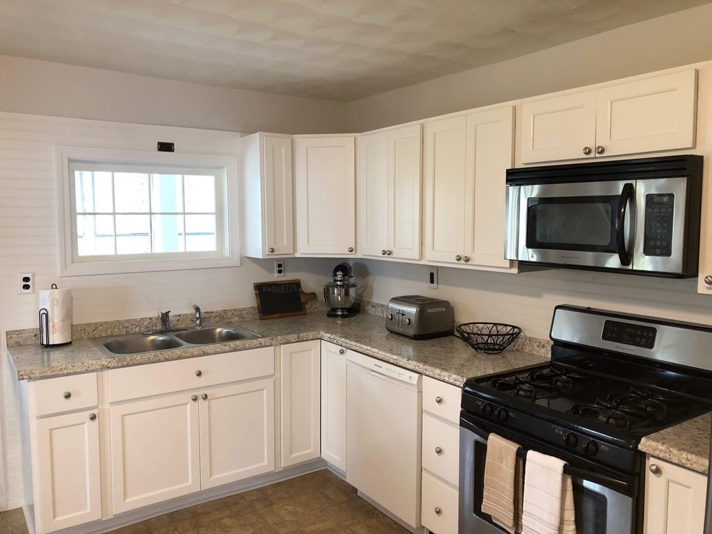 32 A Street Warren, MA 01092 - Photo 3 of 17