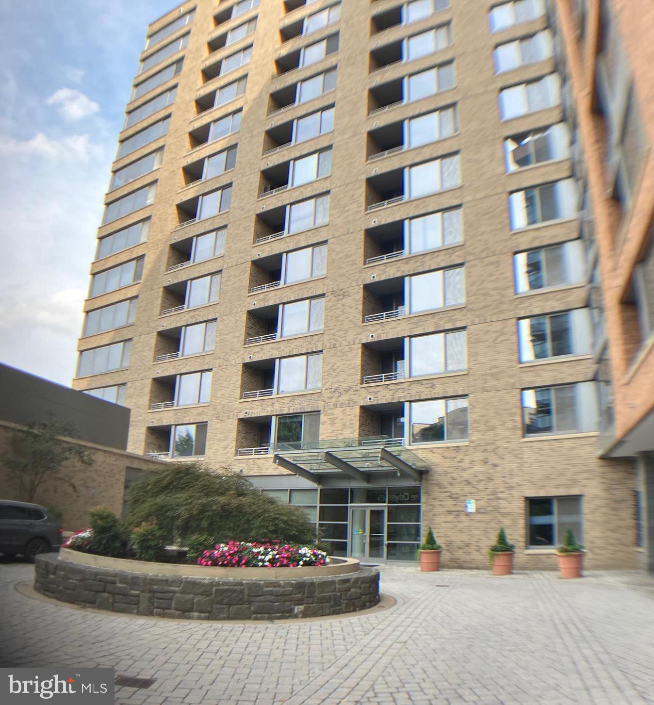 2001 15th Street North, Unit 319 Arlington, VA 22201 - Photo 3 of 19 a front view of a building