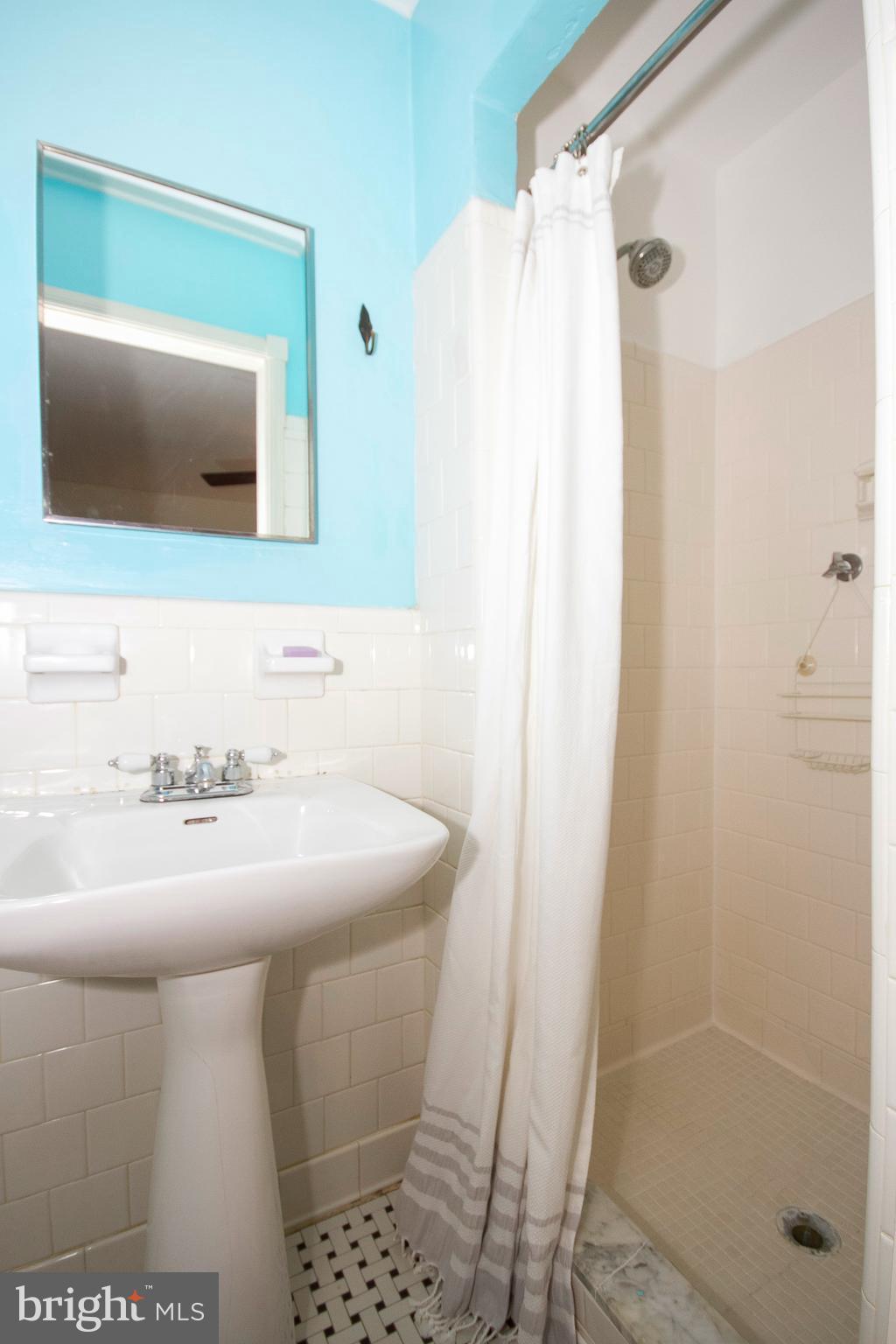 4024 Deepwood Road Baltimore, MD 21218 - Photo 15 of 30 Bath (Master)