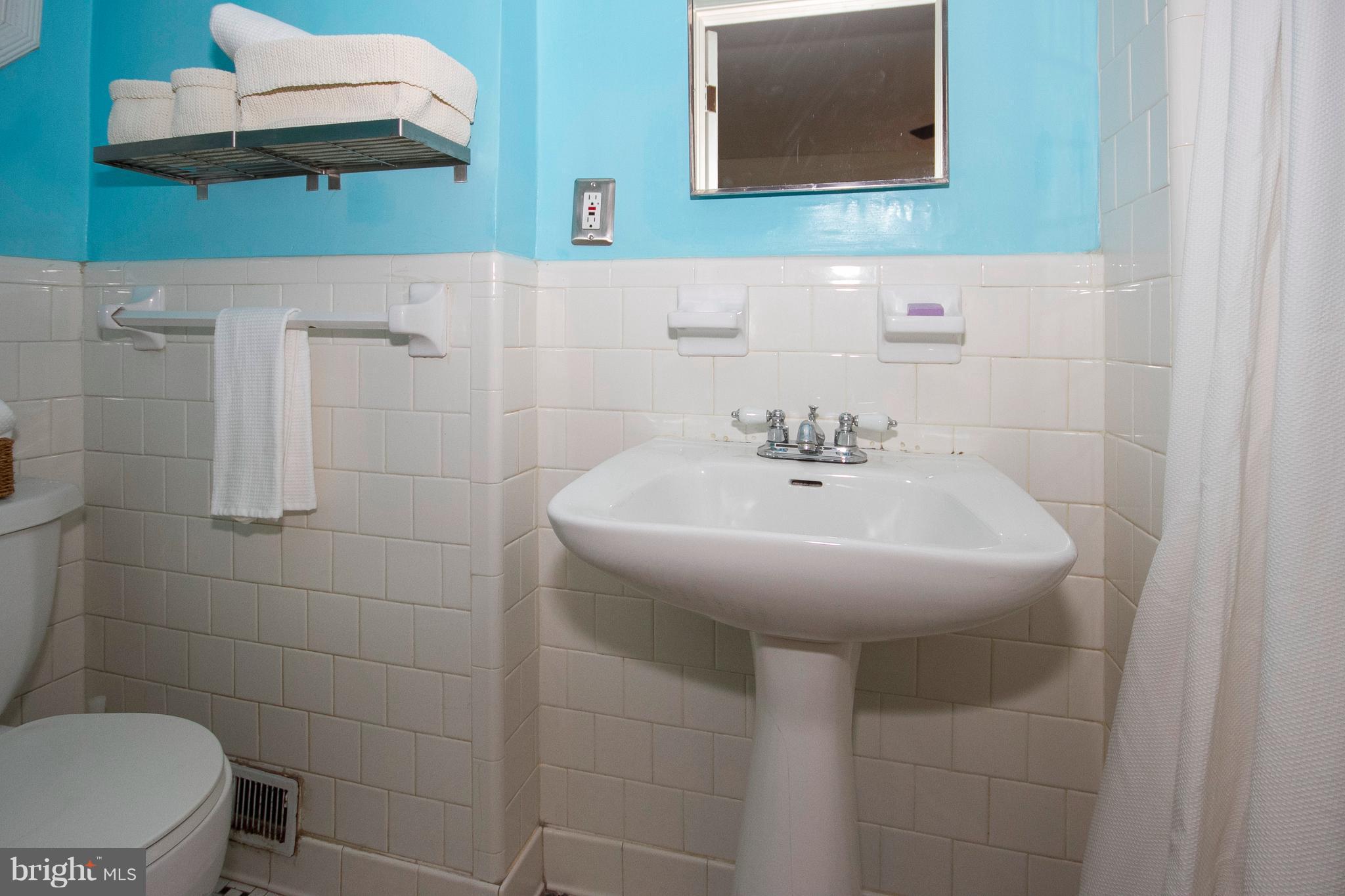 4024 Deepwood Road Baltimore, MD 21218 - Photo 16 of 30 Bath (Master)