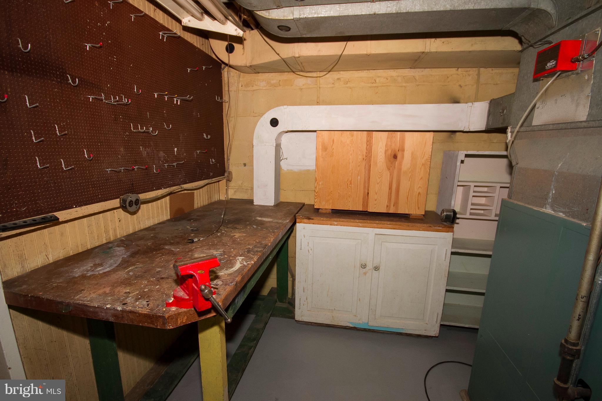 4024 Deepwood Road Baltimore, MD 21218 - Photo 23 of 30 Workshop/Laundry