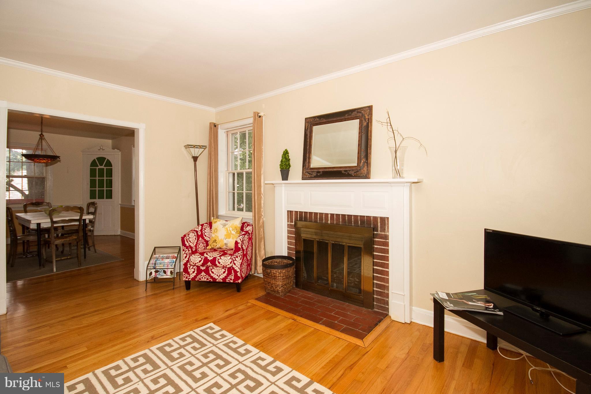 4024 Deepwood Road Baltimore, MD 21218 - Photo 4 of 30 Living Room