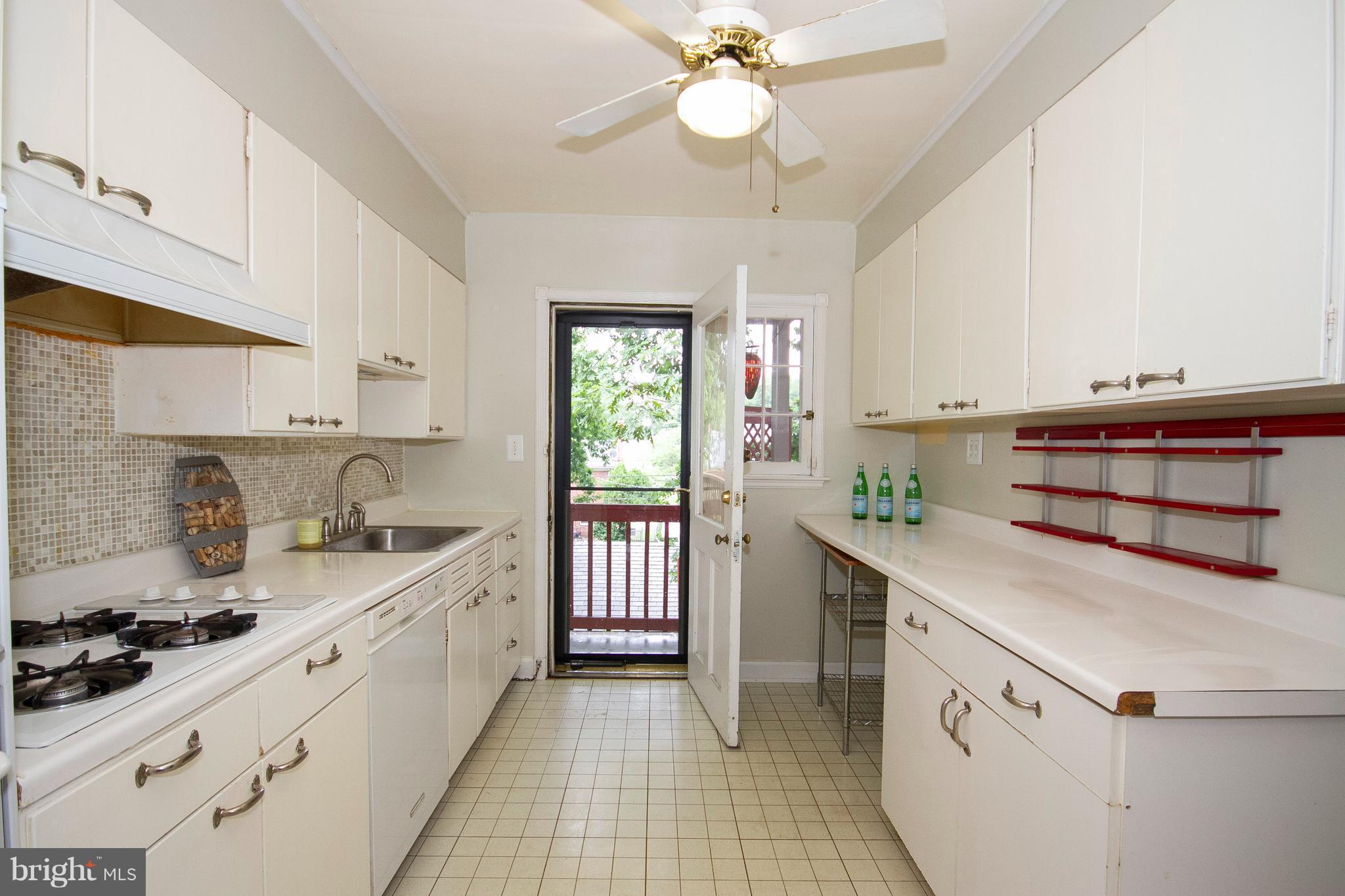 4024 Deepwood Road Baltimore, MD 21218 - Photo 10 of 30 Kitchen