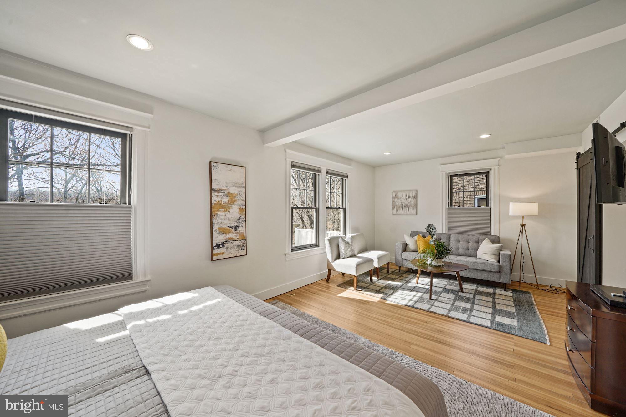 3213 Adams Mill Road Northwest Washington, DC 20010 - Photo 15 of 43 Sitting area