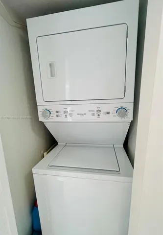 a close up view of washer and dryer