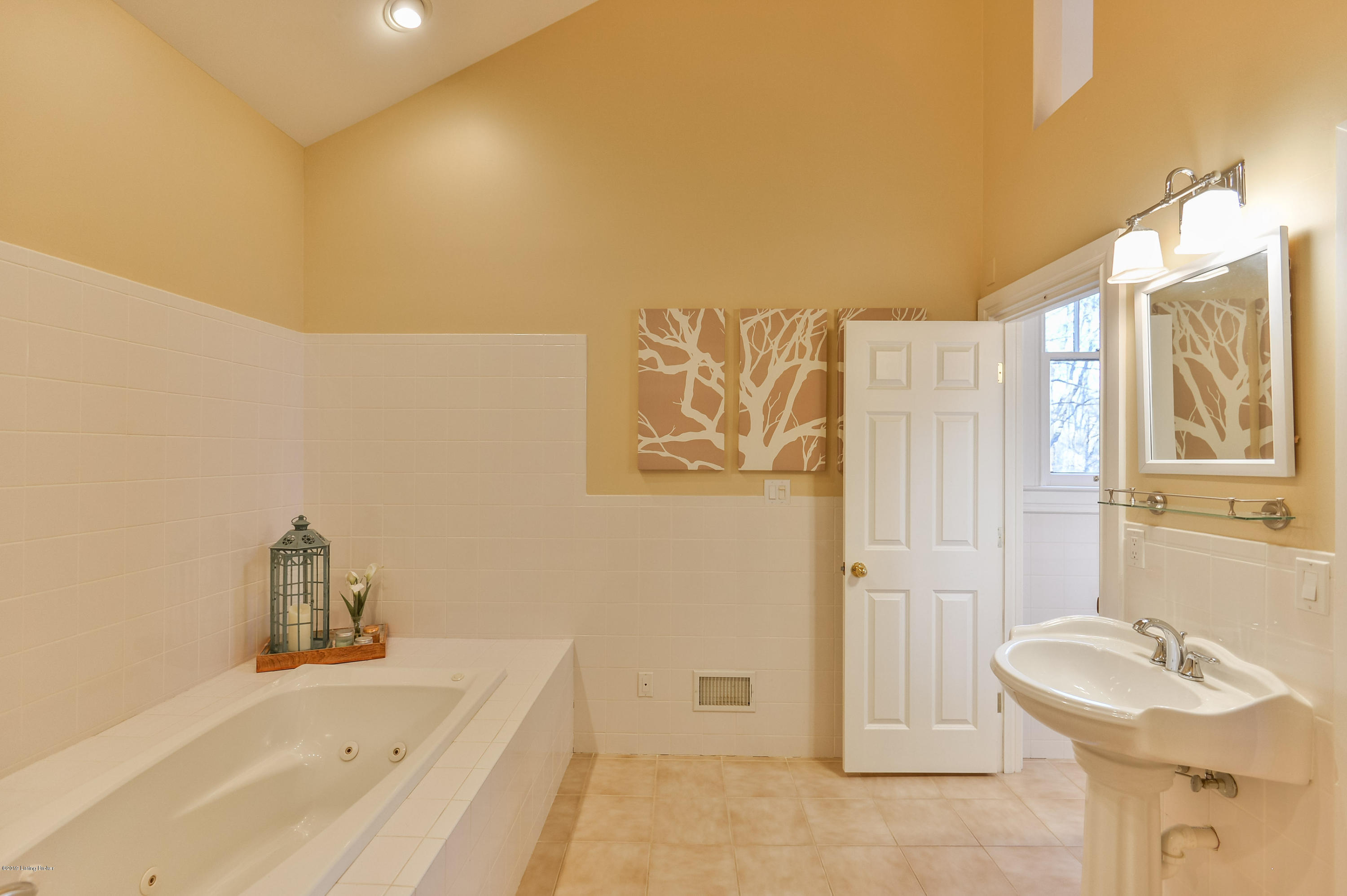 1405 Elm Road, Unit 4 Louisville, KY 40223 - Photo 30 of 40 050 - 20191205 8008