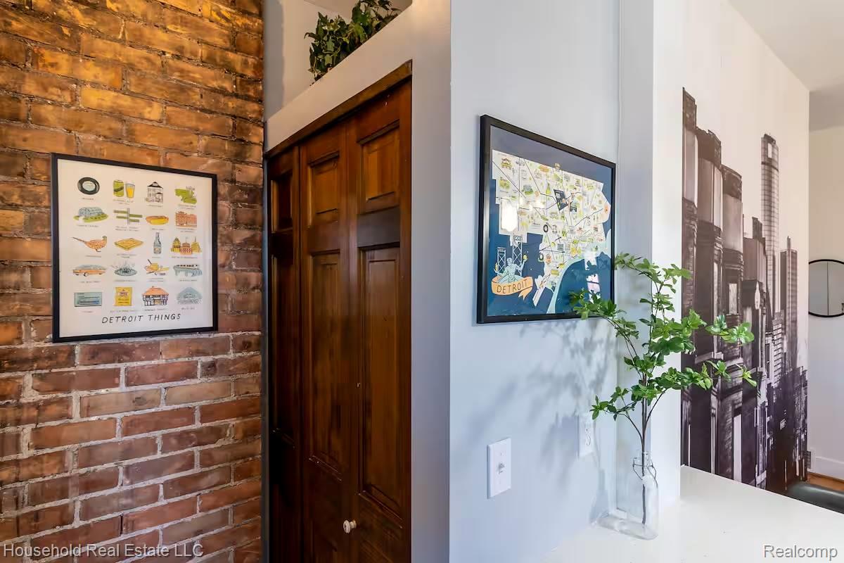 4446 Commonwealth Street Detroit, MI 48208 - Photo 21 of 28 Foyer with brick wall