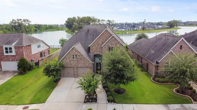 an aerial view of a house with outdoor space and lake view