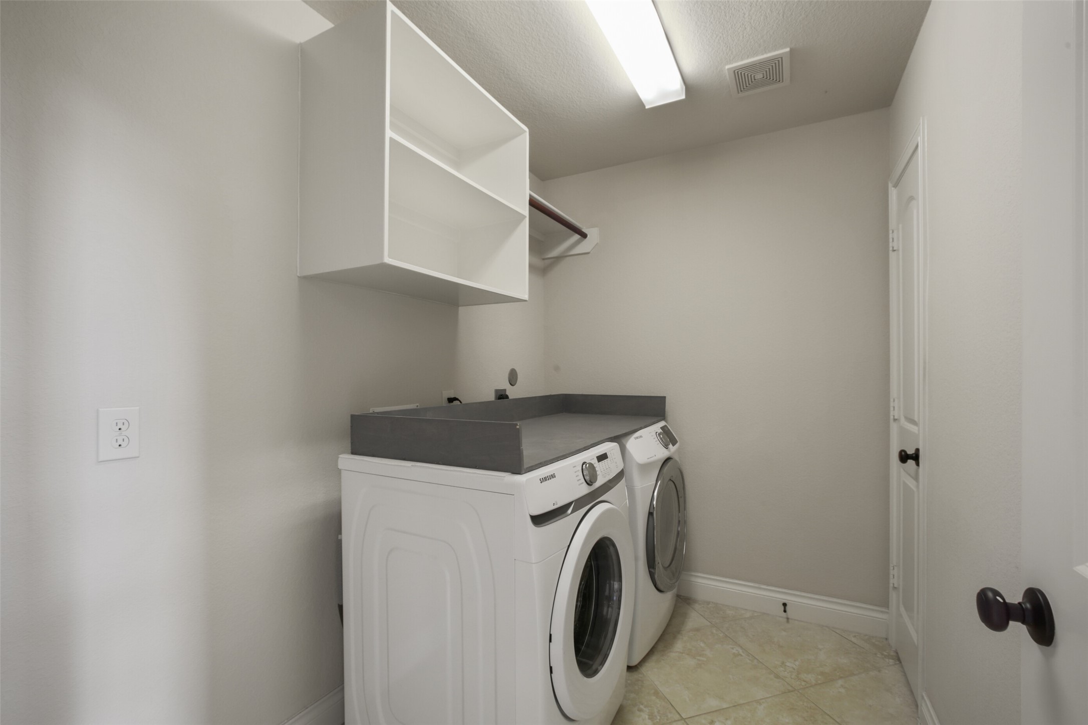 2707 River Run Road Missouri City, TX 77459 - Photo 19 of 45 a utility room with dryer and washer