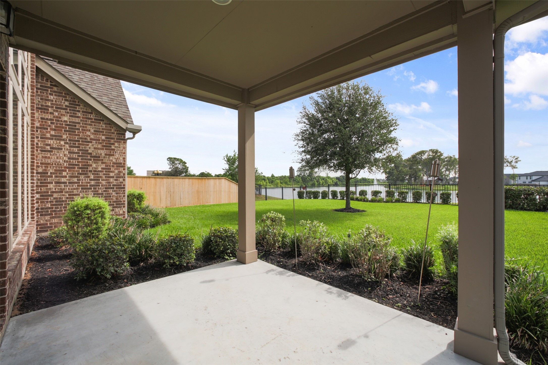 2707 River Run Road Missouri City, TX 77459 - Photo 42 of 45 a view of a garden with a large tree