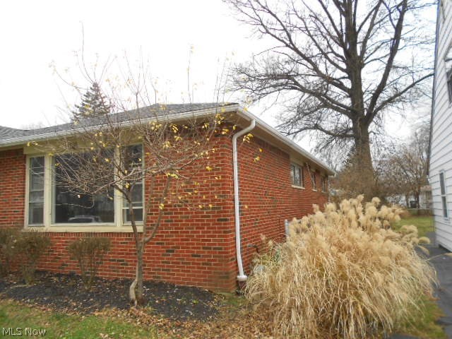1108 Monarch Road Cleveland, OH 44121 - Photo 4 of 17