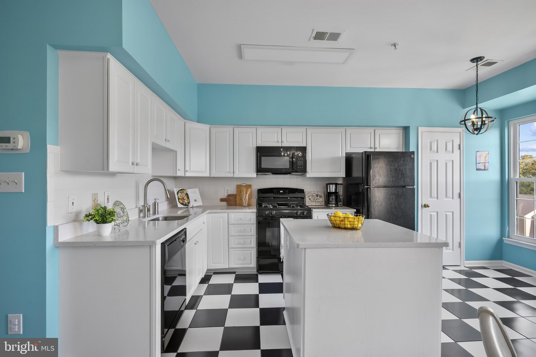 6789 Stone Maple Terrace Centreville, VA 20121 - Photo 6 of 25 Kitchen