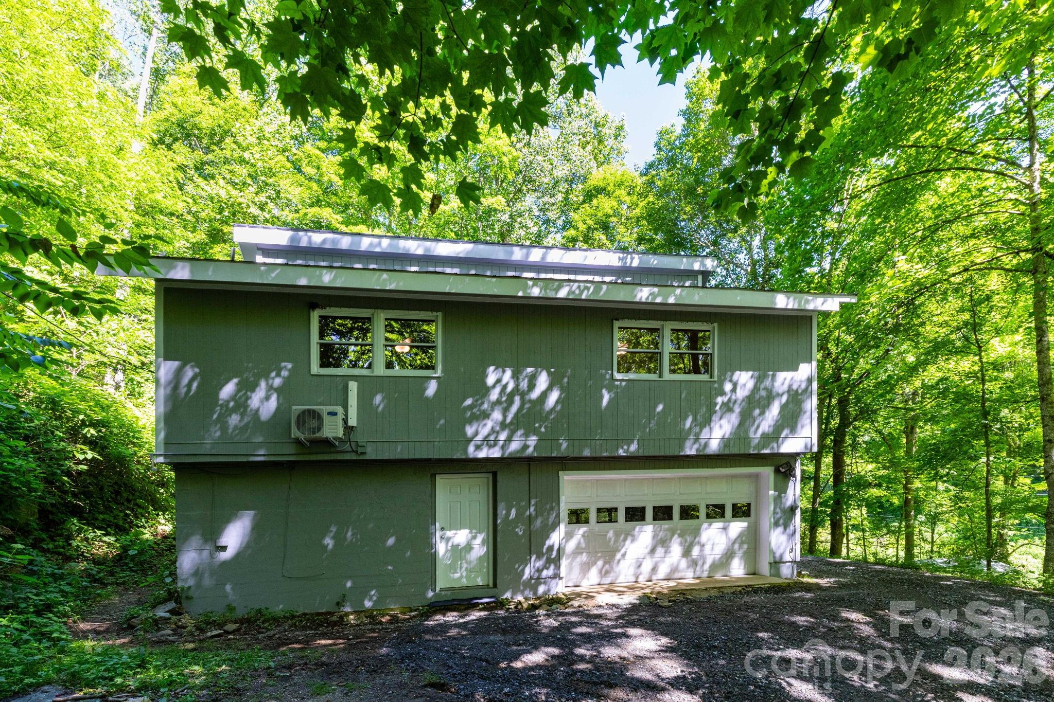 109 Narrow Way Road Burnsville, NC 28714 - Photo 4 of 25