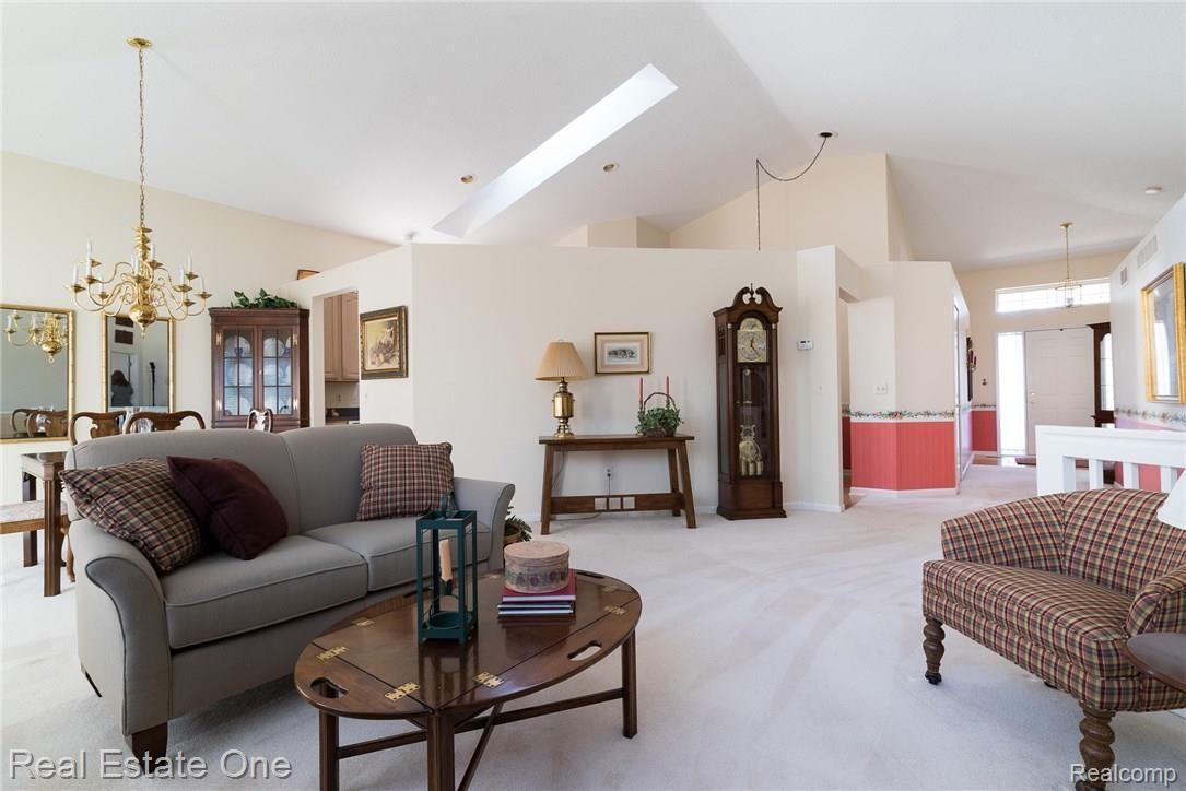 4922 Georgetown Drive Rochester, MI 48306 - Photo 5 of 41 4922-Georgetown-15.jpg
