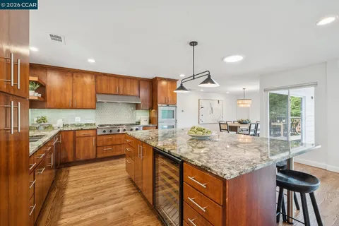 $1,865,000 | 1072 Vía Roble, Lafayette, CA 94549