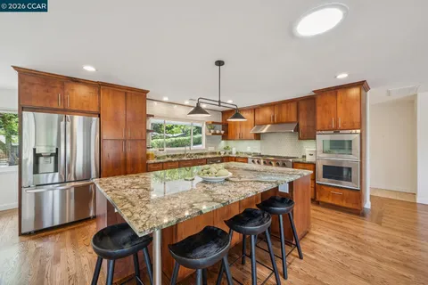 $1,865,000 | 1072 Vía Roble, Lafayette, CA 94549