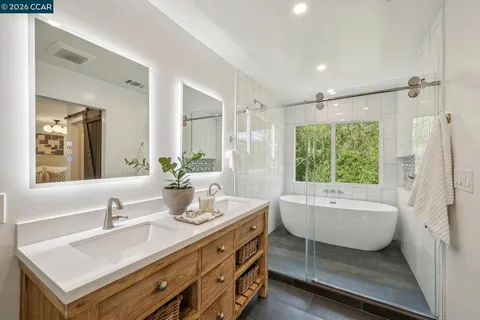 $1,865,000 | 1072 Vía Roble, Lafayette, CA 94549