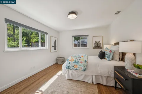 $1,865,000 | 1072 Vía Roble, Lafayette, CA 94549