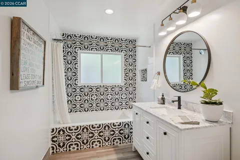 $1,865,000 | 1072 Vía Roble, Lafayette, CA 94549