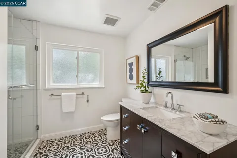 $1,865,000 | 1072 Vía Roble, Lafayette, CA 94549