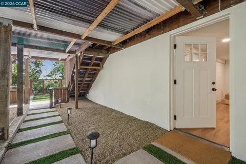 $1,865,000 | 1072 Vía Roble, Lafayette, CA 94549