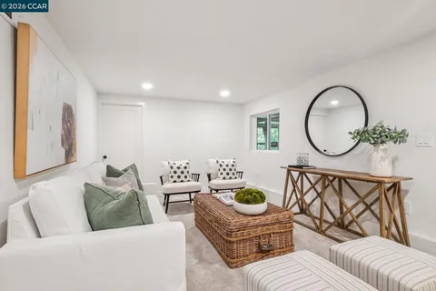 $1,865,000 | 1072 Vía Roble, Lafayette, CA 94549