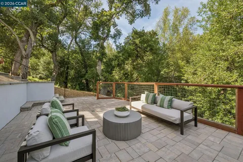 $1,865,000 | 1072 Vía Roble, Lafayette, CA 94549