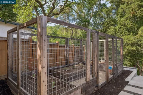 $1,865,000 | 1072 Vía Roble, Lafayette, CA 94549